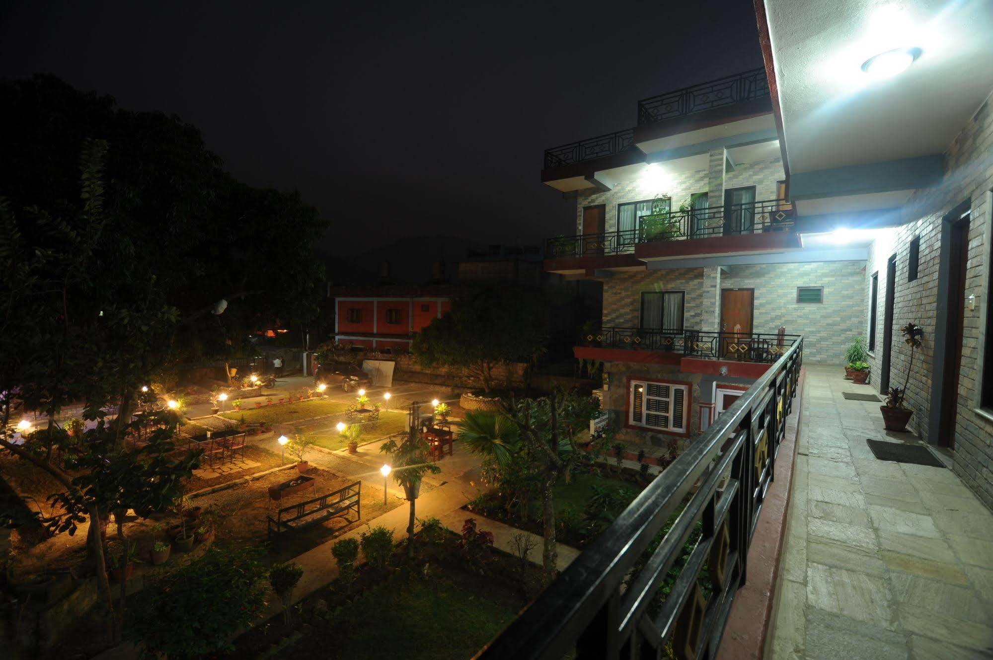 Hotel Glory Garden โพคารา ภายนอก รูปภาพ