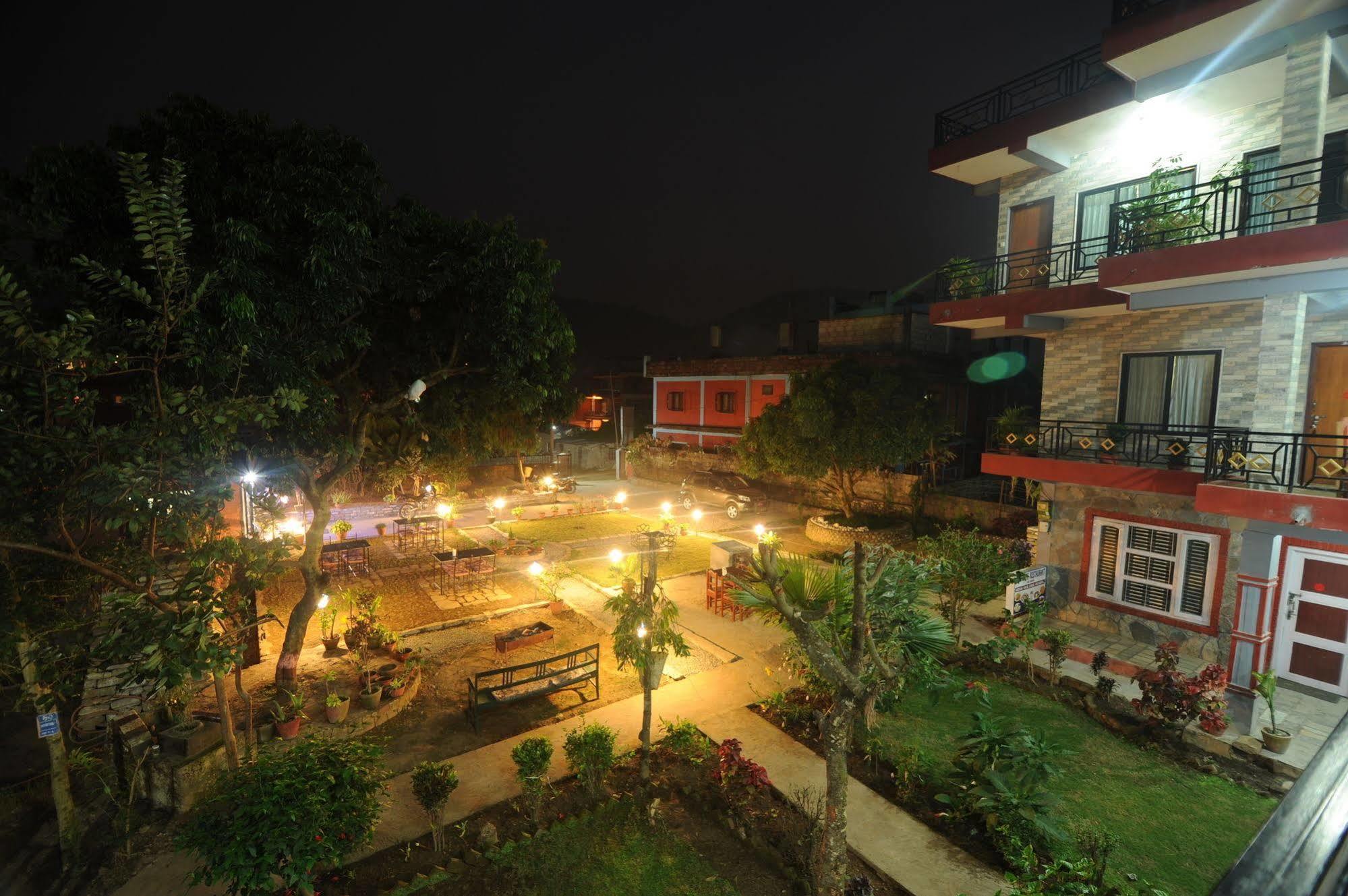 Hotel Glory Garden โพคารา ภายนอก รูปภาพ