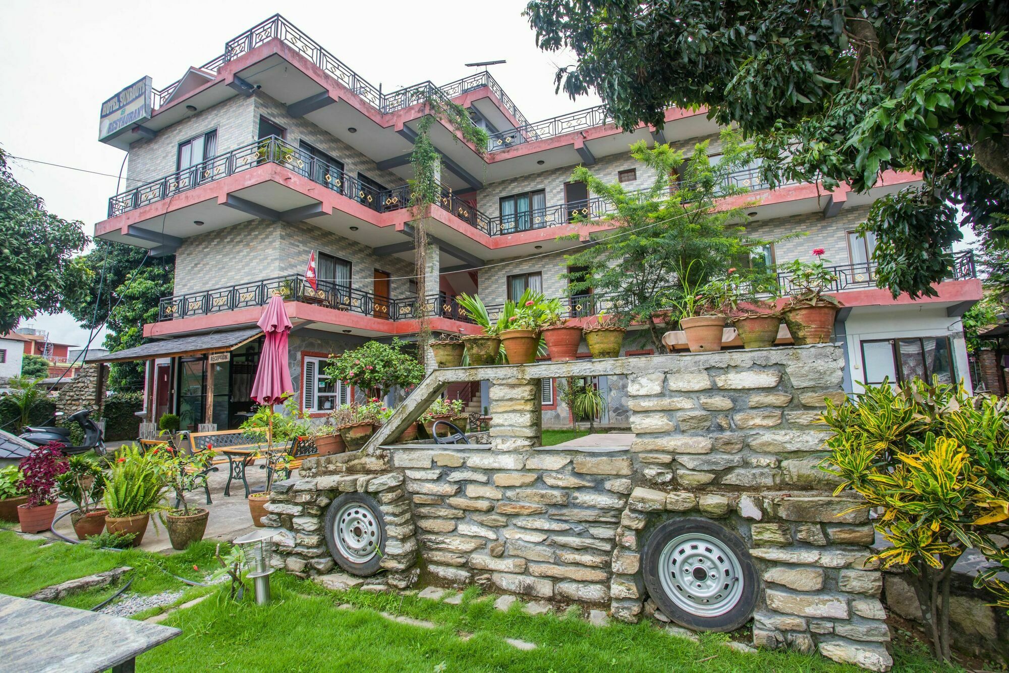 Hotel Glory Garden โพคารา ภายนอก รูปภาพ